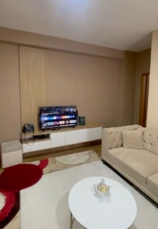 Shitet apartament 2+1+2 ne Porcelan , prane Kinoblock , Kodra e Priftit.