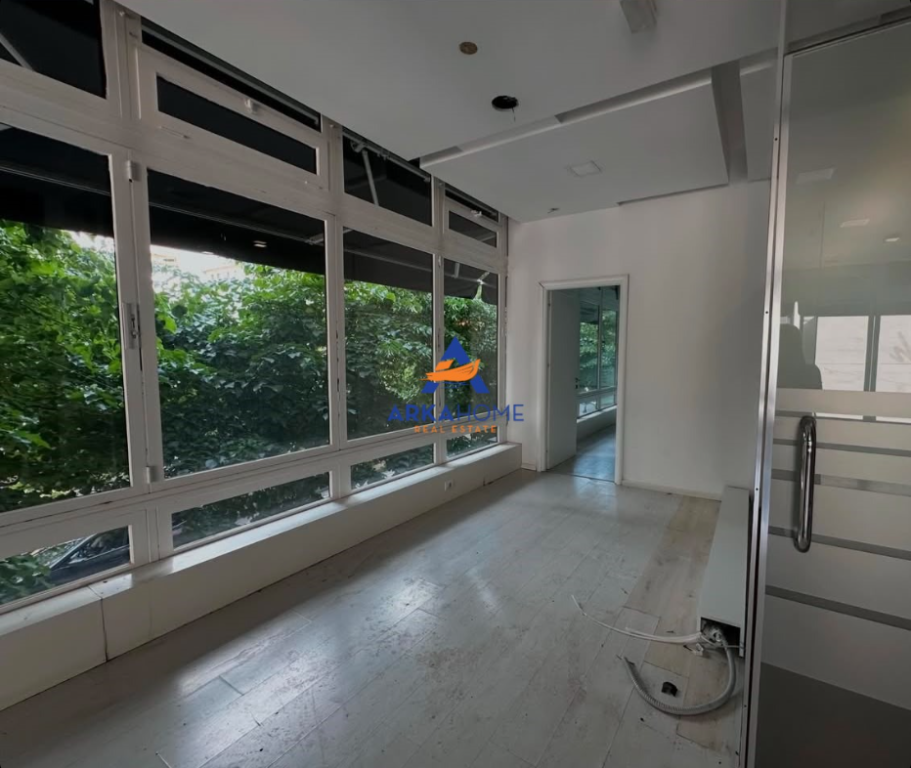 JEPET AMBIENT BIZNESI ME QERA 200 M2 "SHESHI WILLSON" 3200 EURO