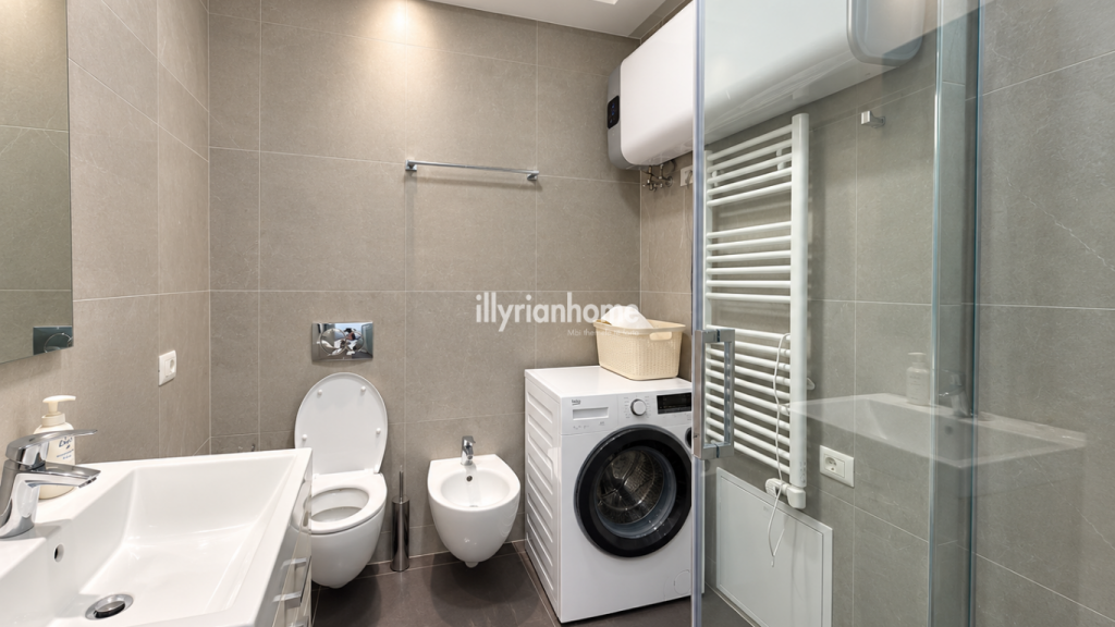 QIRA | APARTAMENT 2+1 | PËRBALLË TOPTANIT - KOMODITET DHE LOKACION I PREFERUAR
