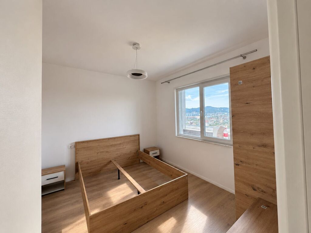 # IN AFFITTO: 1+1 📍Univers City – 42.000 Lekë/Mese – Nuovo Complesso Residenziale, Costruito nel 2026 – 7° Piano – 65 m² – ✨️Mai Abitato, 100% Nuovo – Arredato da un Architetto✨️