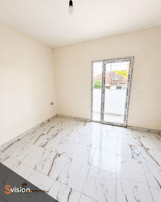 Shitet apartament 1+1 afer agjencise Kavaje