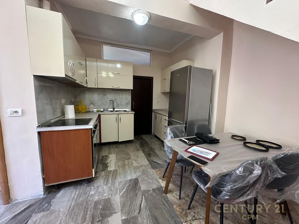 FOR RENT, 2+1 APARTMENT WITH PARKING SPACE - NEAR THE MILITARY HOSPITAL 700 € /Month 70,000 Lekë /Month