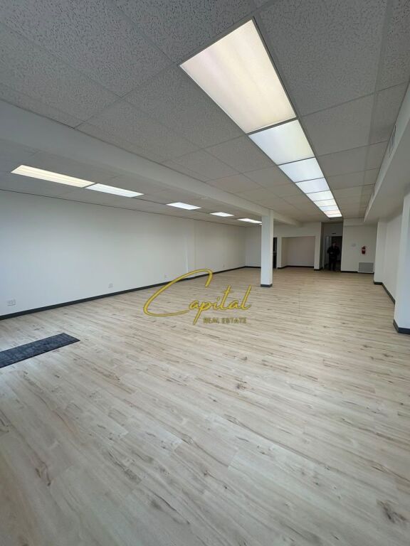 BUSINESS PREMISES FOR RENT 115 M2 KAVAJES STREET 180,000 LEKE
