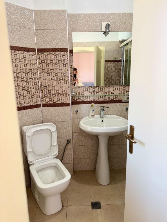 2+1 apartment for rent Rruga Kongresi I Lushnjes near Naim Frasheri school
