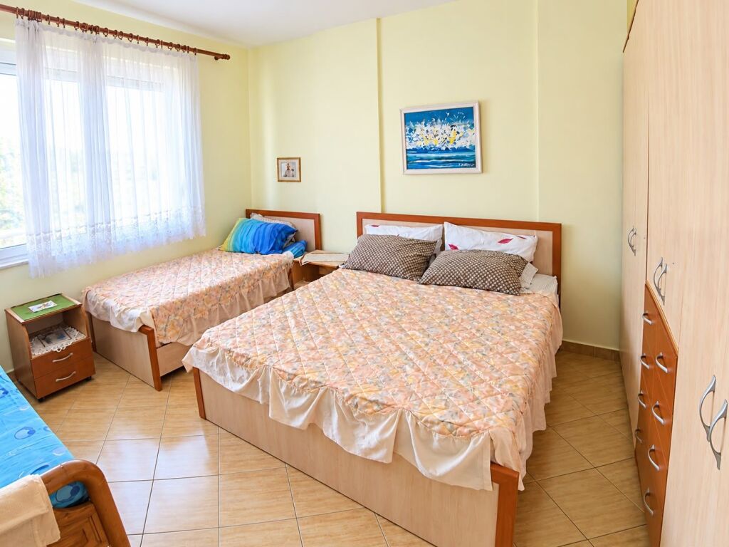 Shitet apartament 1+1 ne zonen e Durresit prane Hotel Horizontit. ID 5845