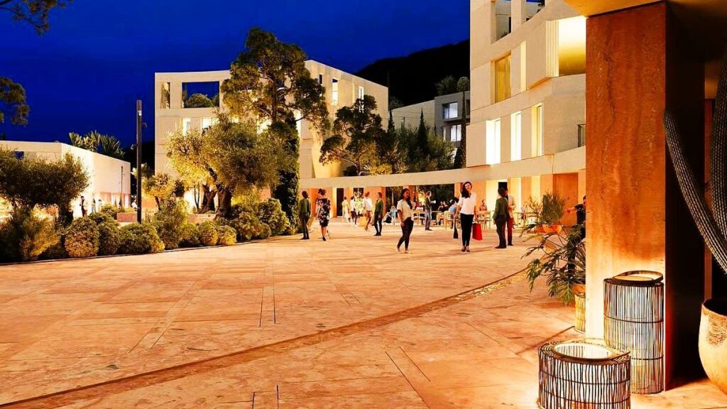 **1+1 APARTMENT FOR SALE WITH PRIVATE YARD – SUN PALASE, DHËRMI**