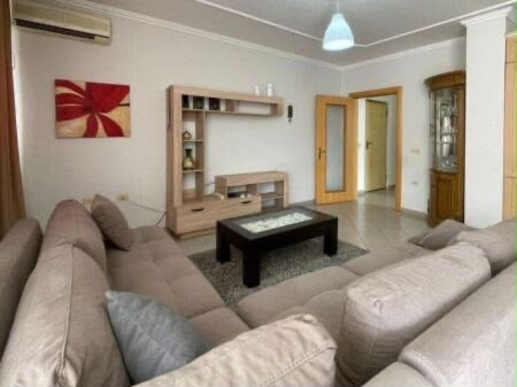 Occasione—vendesi appartamento 2+1+2 nella zona della Comune di Parigi, 315.000 euro