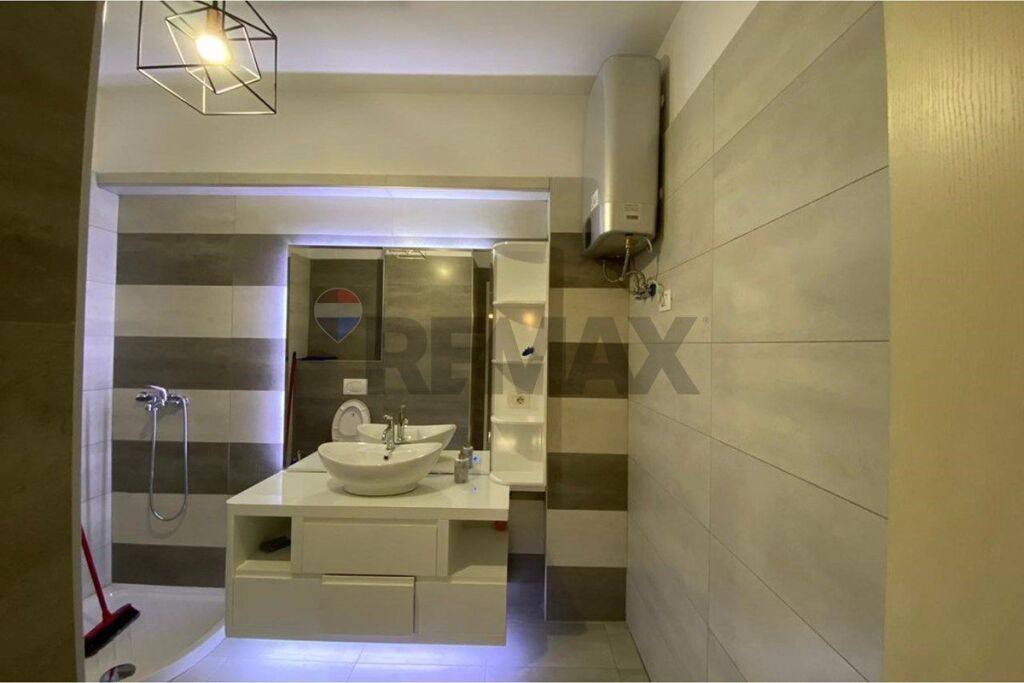 Jepet Apartament me qira per zyra tek Kompleksi Delijorgji!