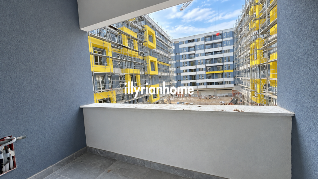 Esclusivo appartamento 1+1 in vendita con balcone a Univers City, Tirana.