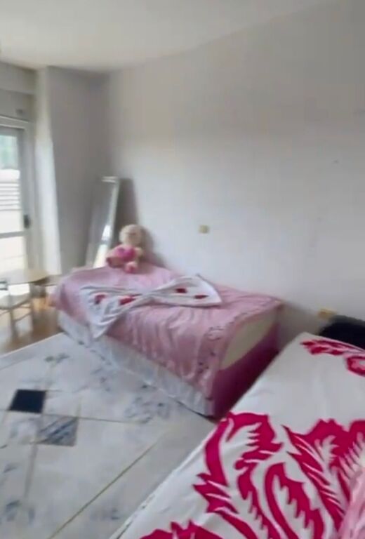 Shitet apartament 2+1+2 ne Porcelan , prane Kinoblock , Kodra e Priftit.