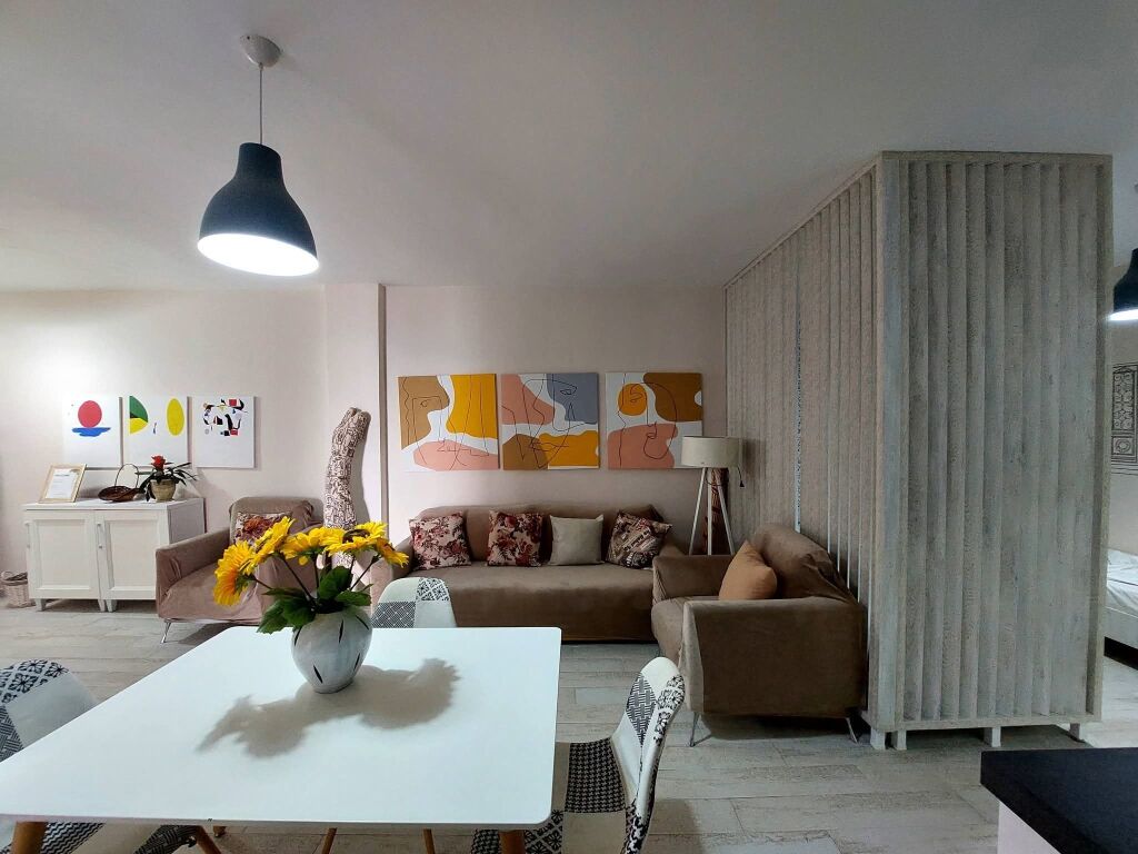 Apartament 2+1 me Qera Afatgjate - Restorant Tradicional Varka, Plazhi i Vjeter, Vlore