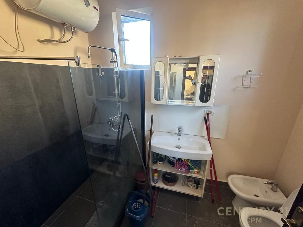 FOR RENT, 2+1 APARTMENT WITH PARKING SPACE - NEAR THE MILITARY HOSPITAL 700 € /Month 70,000 Lekë /Month