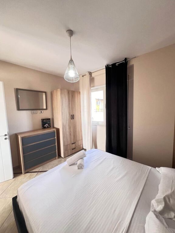 ME QERA APARTAMENT 2+1 - PRANE QENDRES, TIRANE