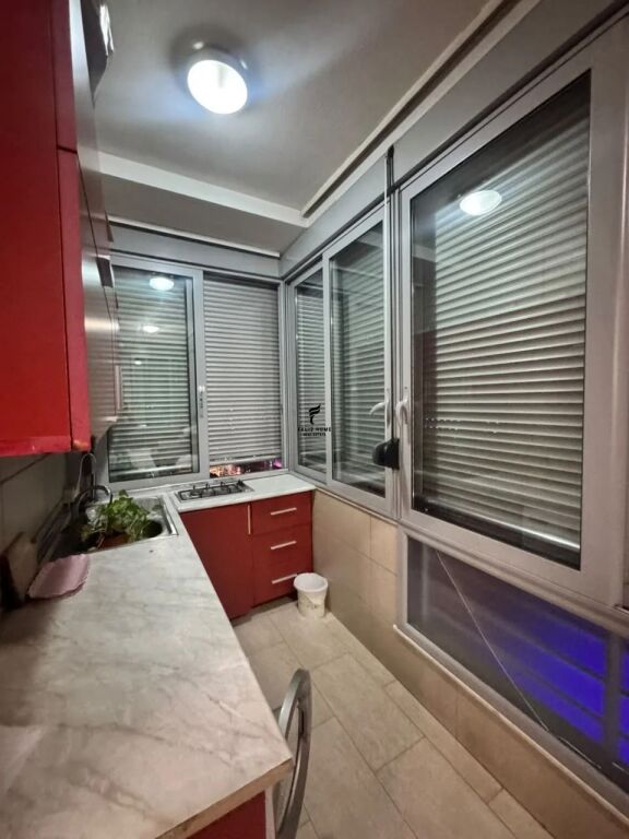 APARTAMENT ME QERA 2+1 ZOGU I ZI 70.000 LEKE FH-99561