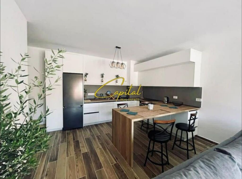 APARTAMENT ME QIRA 1+1 RRUGA E BARRIKADAVE 100.000 LEKE