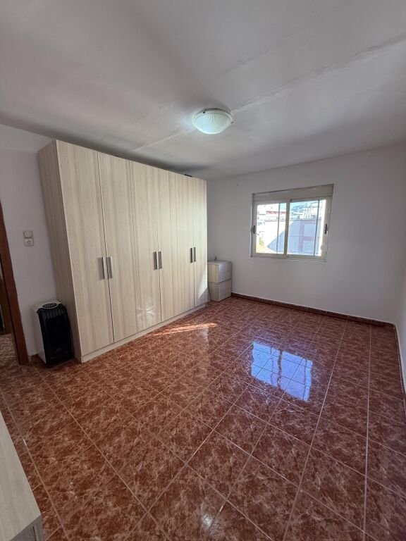 Tek Rruga Ndre Mjeda, Ish Parku, Shitet Apartament 2+1 Me Lokacion Perfekt