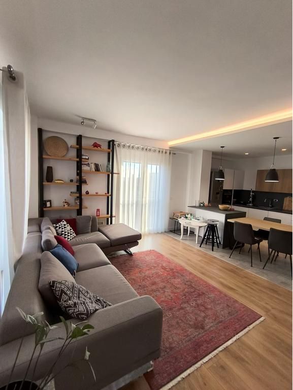 ALI DEM, JEPET ME QIRA APARTAMENT 2+1+2