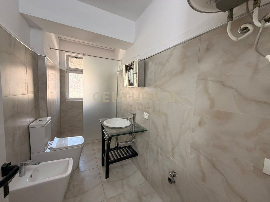 SHITET APARTAMENT 2+1 TEK STADIUMI NE DURRES !