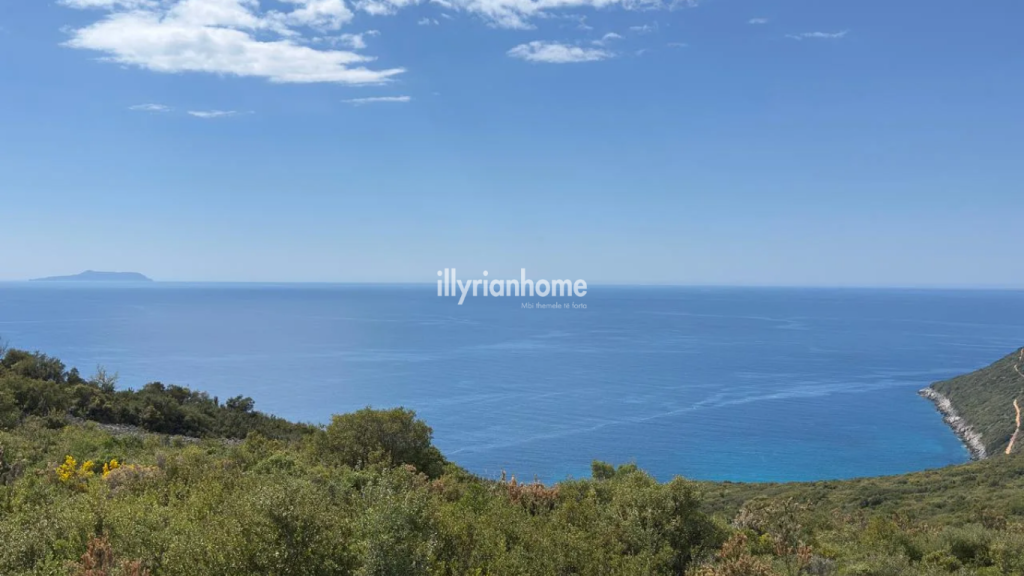 Shitet, Tokë me pamje nga deti "Gjipe" - Vlorë