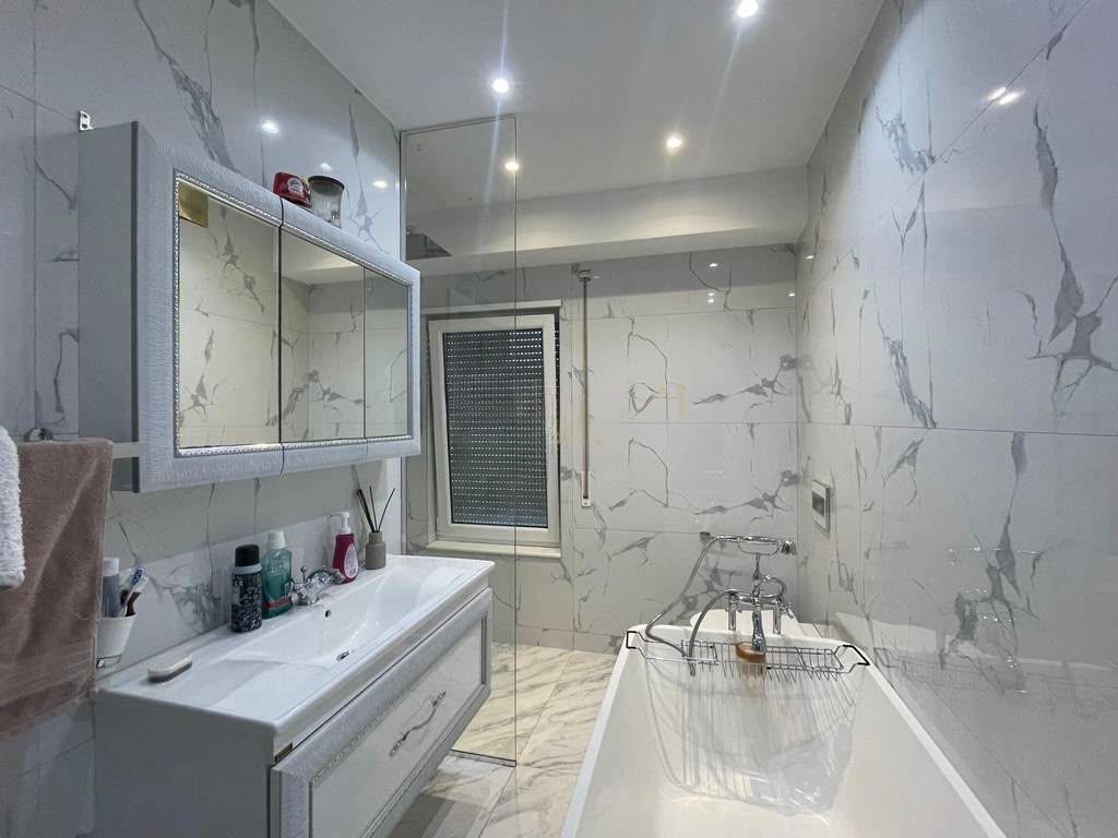 Appartamento duplex + parcheggio in vendita a Kodra e Diellit 2.