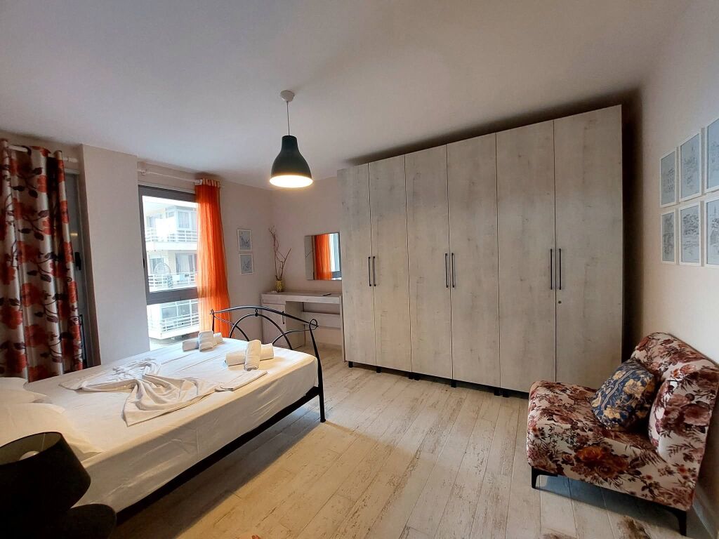 Apartament 2+1 me Qera Afatgjate - Restorant Tradicional Varka, Plazhi i Vjeter, Vlore