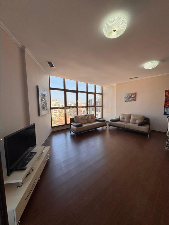 🏢 UFFICIO IN AFFITTO – VICINO A PIAZZA SKËNDERBEJ
