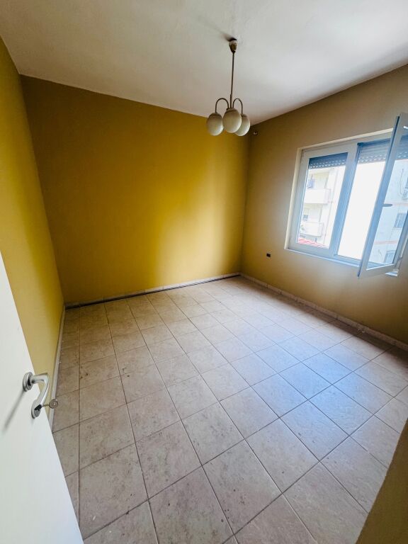 🏢 IN AFFITTO | LOCALE 2+1 – VIA KAVAJËS