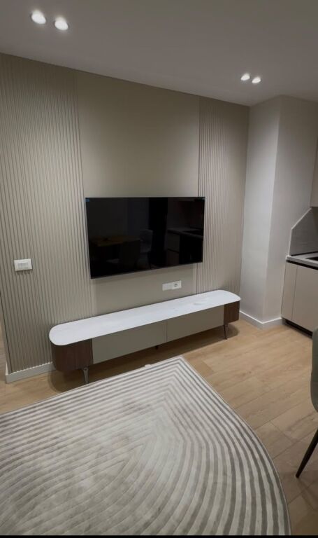 Rruga e Barrikadave, 1+1 apartment for rent.