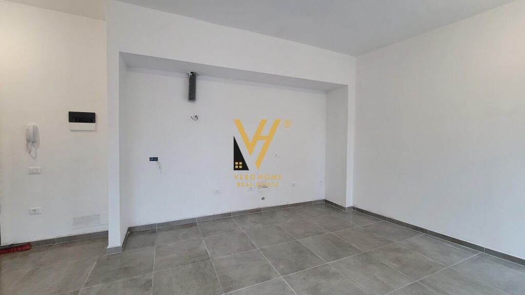 UFFICIO IN AFFITTO 66 M2 A MYSLYM SHYRI 65.000 LEKE