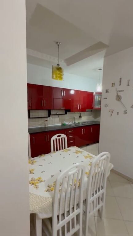 Jepet apartament 2+1+Verande me qera tek Zogu i Zi