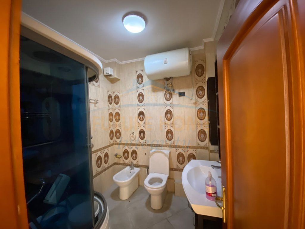 2+1+2 FOR SALE IN THE CENTER OF TIRANA, OPPOSITE TOPTANI, BUILDING WITH ELEVATOR