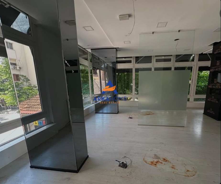 JEPET AMBIENT BIZNESI ME QERA 200 M2 "SHESHI WILLSON" 3200 EURO