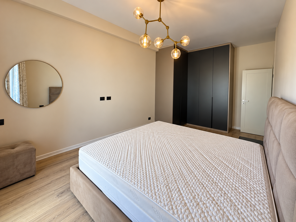 Qera apartament 1+1 Liqeni i thate,perballe Raddisonit.