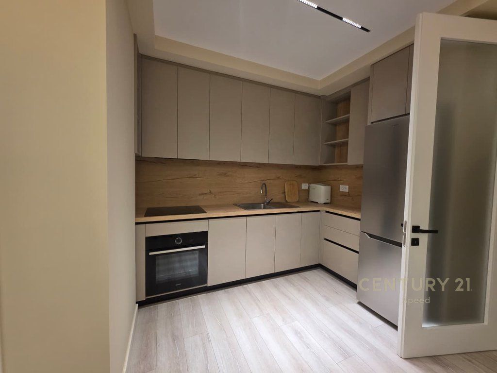 2+1+2 Apartment for Rent with parking space near Harry Fultz School! 1,000 € /Month
