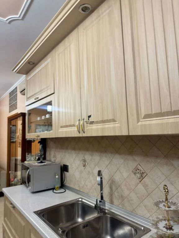 APARTAMENT ME QERA 2+1 ZOGU I ZI 70.000 LEKE FH-99561
