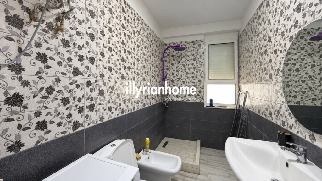 EKSKLUZIVE | JEPET ME QIRA APARTAMENT 2+1 | VLORË, PRANË UJIT TË FTOHTË -ME PAMJE NGA DETI