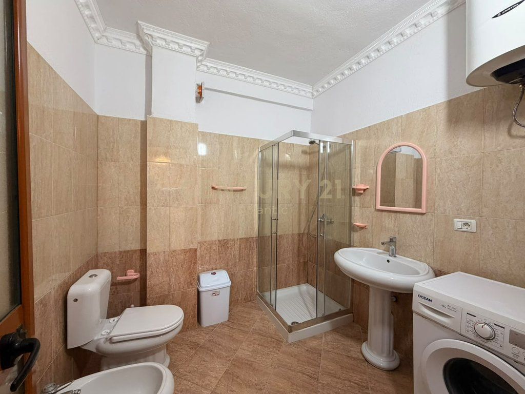SHITET APARTAMENT 2+1 NE PLAZH HEKURUDHA DURRES !