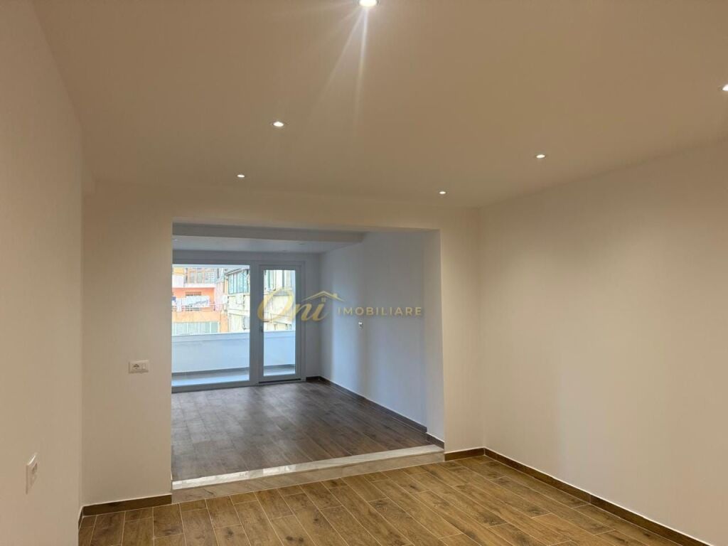 BULEVARDI I RI AMBIENT ZYRE 60M2 PER SHITJE