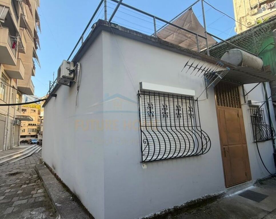 In affitto, edificio privato a 1 piano, Myslym Shyri, Tirana.