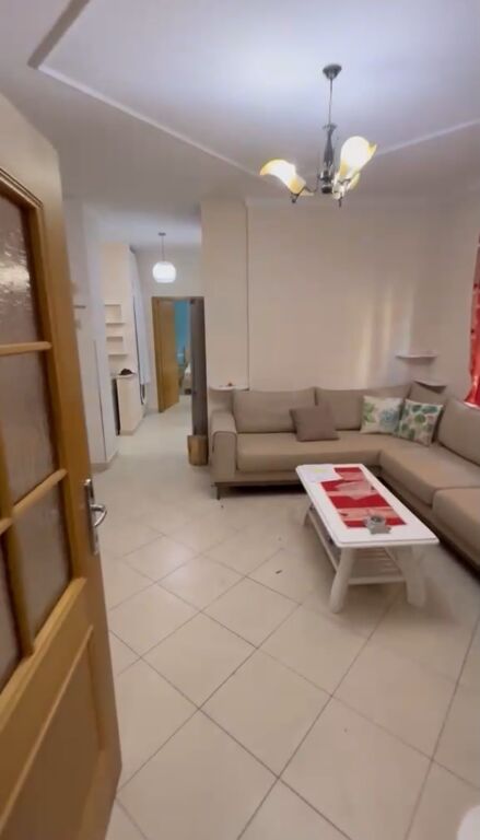 Jepet apartament 2+1+Verande me qera tek Zogu i Zi
