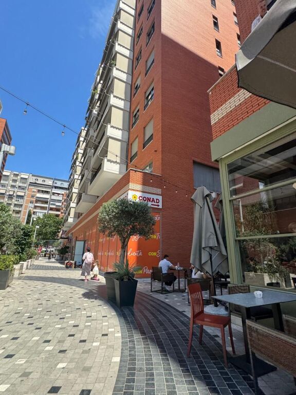 LOCALE COMMERCIALE IN AFFITTO COMPLESSO DELIJORGJI