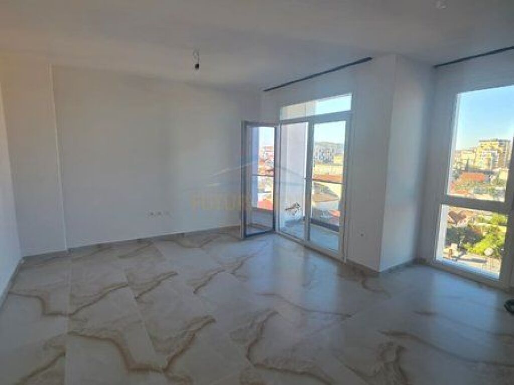 In affitto, appartamento 1+1, Nuovo Boulevard, Tirana.