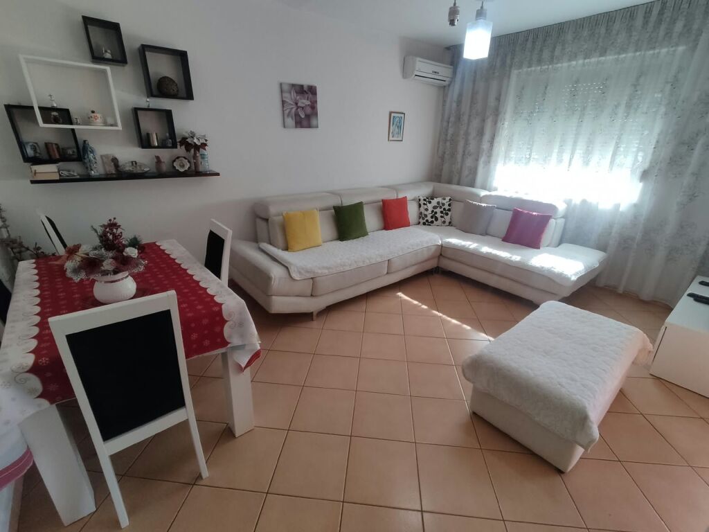 Shitet apartament 1+1 ne zonen e 21 Dhjetorit prane Kopshtit 26, Tirane.ID 5848