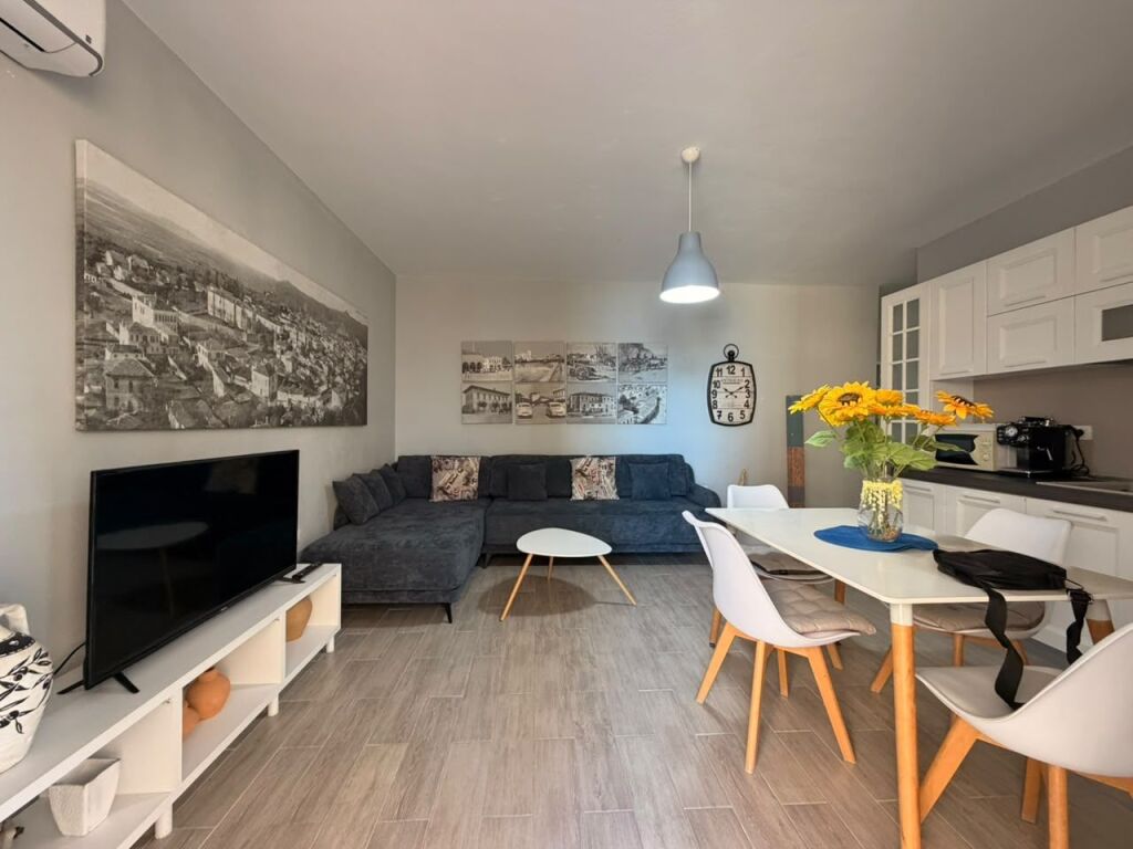 Apartament 2+1+Ballkon me Qera Afatgjate - Restorant Tradicional Varka, Plazhi i Vjeter, Vlore