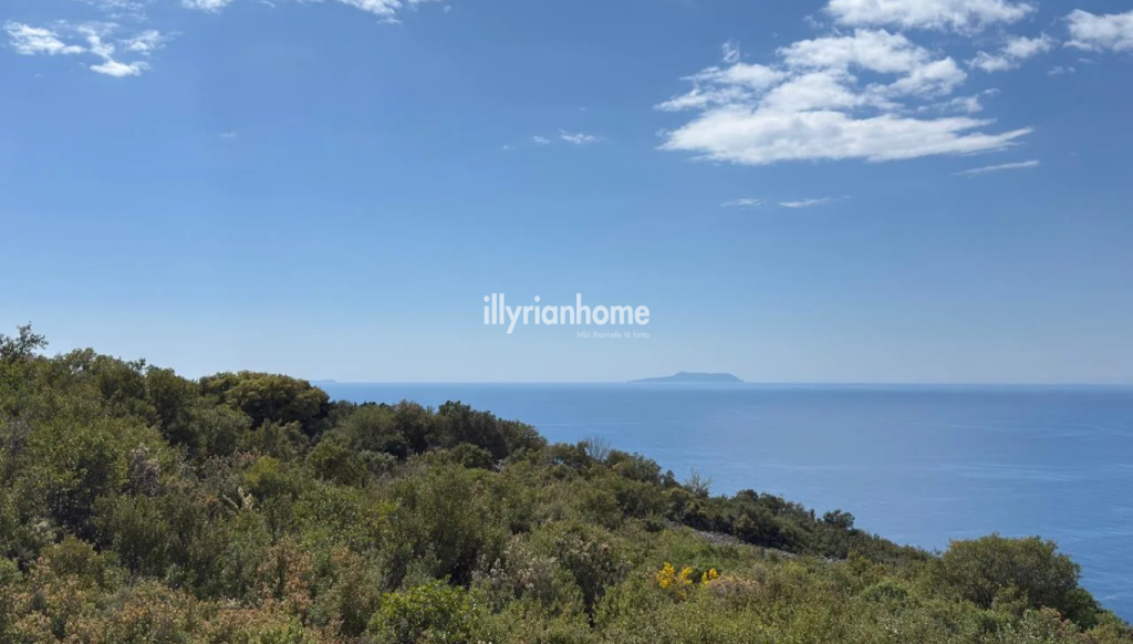 Shitet, Tokë me pamje nga deti "Gjipe" - Vlorë