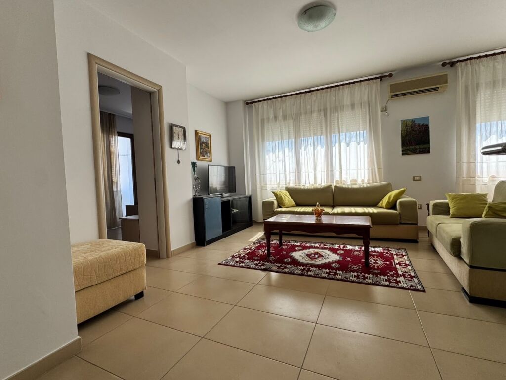 Via Bogdaneve -centro appartamento 2+1 in affitto 70.000 lek