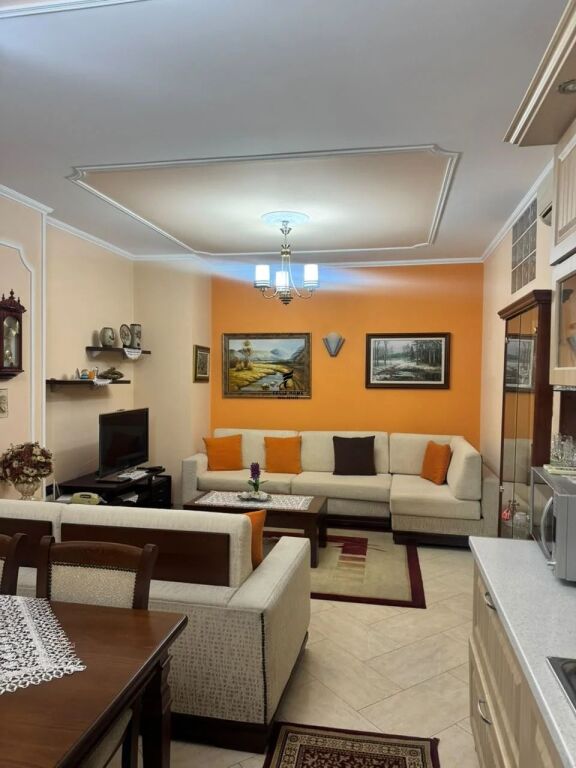APARTAMENT ME QERA 2+1 ZOGU I ZI 70.000 LEKE FH-99561