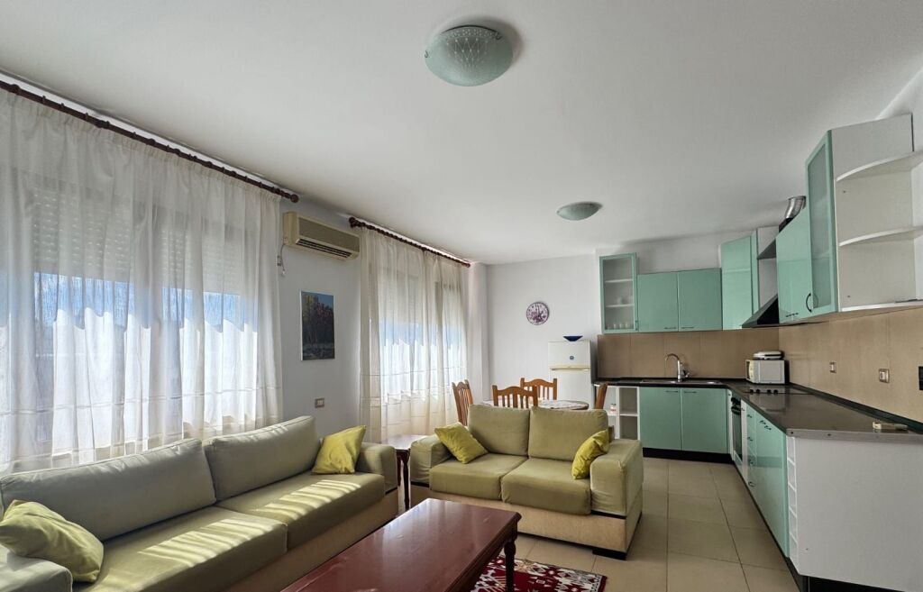 Jepet Me Qera Apartament 2+1+1 Ballkon