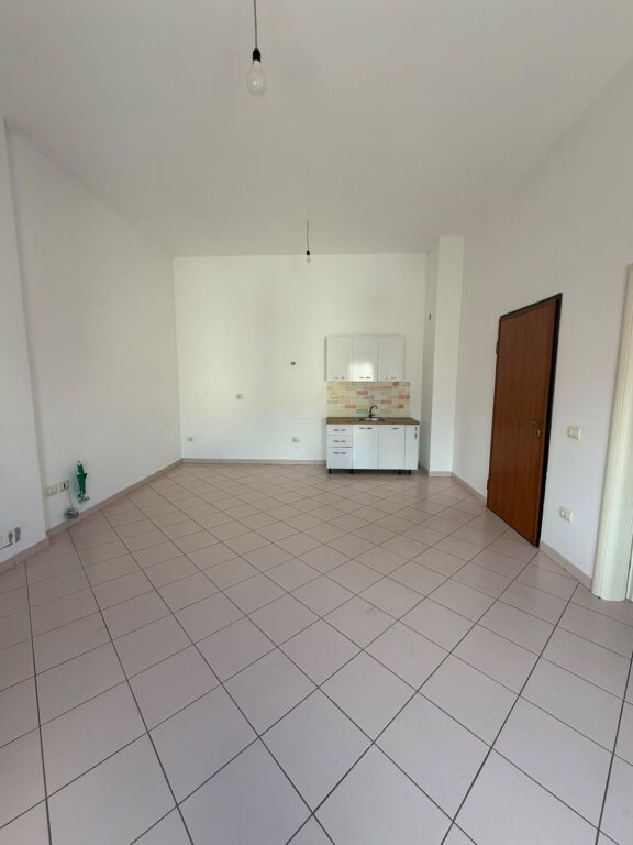 SHITET APARTAMENT 1+1 tek PROKURORIA, rr. Haxhi Hysen Dalliu, Tirane.