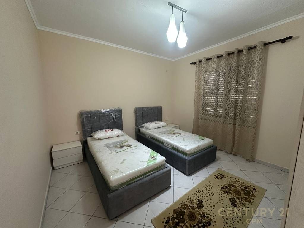 QIRA, APARTAMENT 2+1 ME POST PARKIMI - PRANE SPITALIT USHTARAK 700 € /Muaj 70,000 Lekë /Muaj